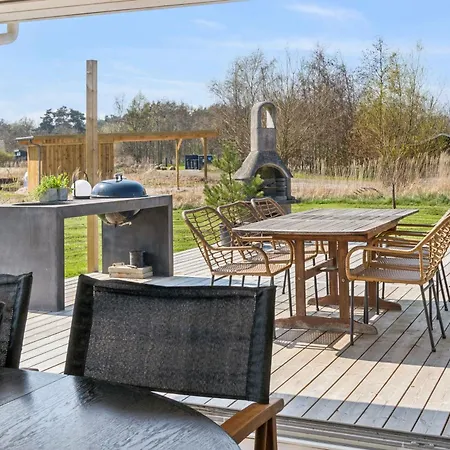 بيت للعطل Cozy Wooden With A Great Terrace Bøtø By