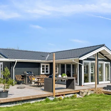 Cozy Wooden With A Great Terrace * Bøtø By