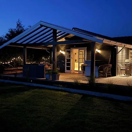 Cozy Wooden With A Great Terrace بيت للعطل Bøtø By