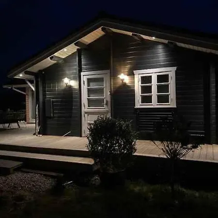 Cozy Wooden With A Great Terrace بيت للعطل *