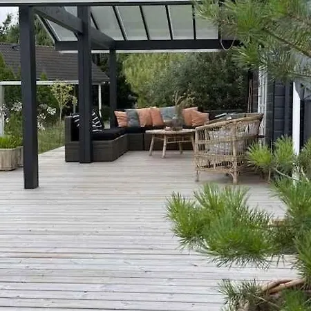 Cozy Wooden With A Great Terrace بيت للعطل Bøtø By