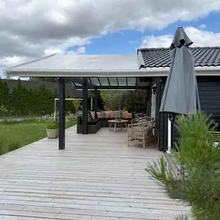 بيت للعطل Cozy Wooden With A Great Terrace Bøtø By