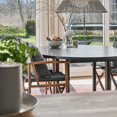 Cozy Wooden With A Great Terrace بيت للعطل