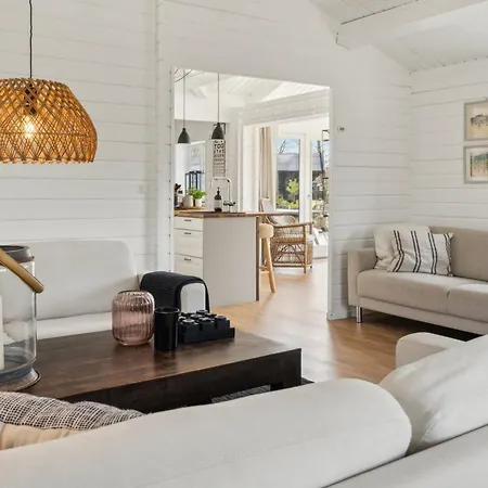 Lovely And Cozy With A Beautiful Terrace Feriehus Bøtø By